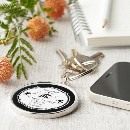 de heer Mustache Lil Man Baby Boy Stats Sleutelhanger (Zijkant)