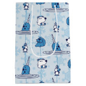 de heer Narwhal Blue Snowflake Pattern Medium Cadeauzakje (Achterkant)
