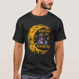 De heks die een Golf Cart Halloween Brooms achterl T-shirt