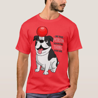 De hond speelt met een rode bal t-shirt