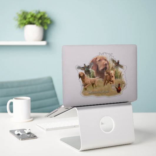 De Hongaarse Wirehaired Vizsla Sticker (Laptop op bureau)