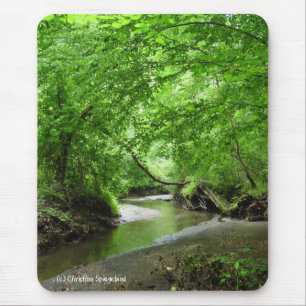 De hoofdplaats is Green Forest Stream Mousepad. Muismat