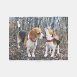 De howbeagles in Bossen beagle Fleece Blanket Deken