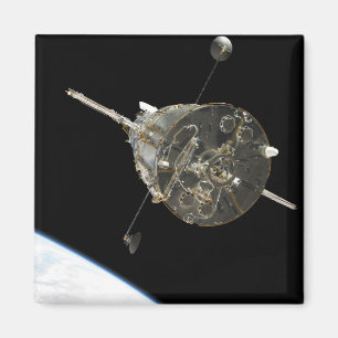 De Hubble ruimtetelescoop in een baan boven de aar Magneet
