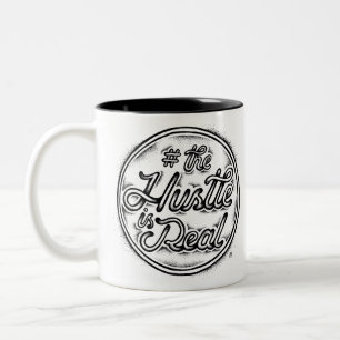 De Hustle is een echte tattoo stijl quote Tweekleurige Koffiemok