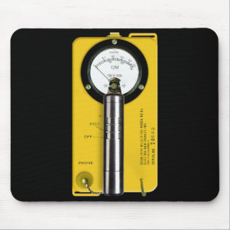 De iconische CD V-700 Geiger Counter Muismat