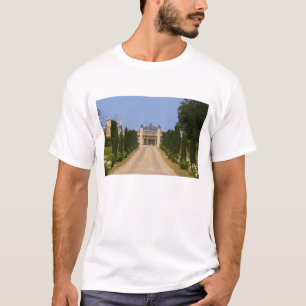De imponerende ingang van Chateau Haut Sarpe, de T-shirt