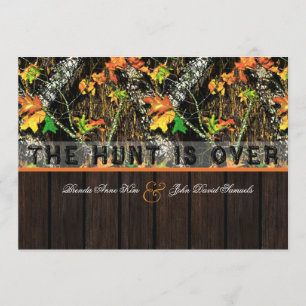 De jacht is over Camo Wood Wedding Invitting Kaart