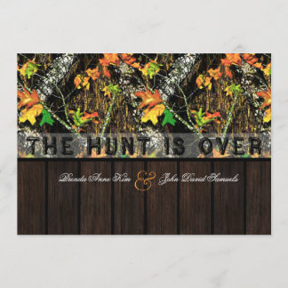 De jacht is over Camo Wood Wedding Invitting Kaart