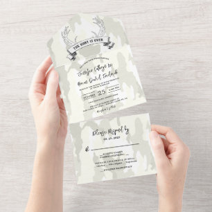 "De jacht is voorbij" Rustieke Camo bruiloft uitno All In One Uitnodiging