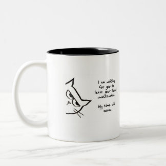 De kat wacht op het sturen van je voedsel - een gr tweekleurige koffiemok