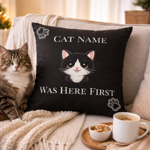 De kat was hier eerst Naam op maat geworpen kussen