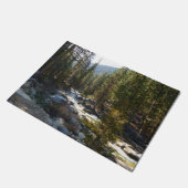 De Kaweah-rivier in het natuurpark Sequoia Deurmat (Schuin)