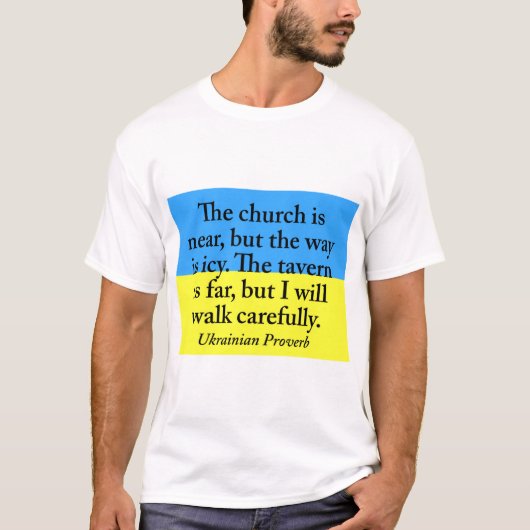 De kerk is dichtbij - Oekraïens spreekwoord T-shirt (Voorkant)