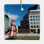 De kermis, het stadscentrum keramisch ornament (Voorkant)