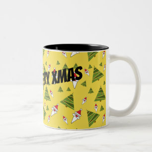 De kerstboom en de kerstboom aanpassen; tweekleurige koffiemok