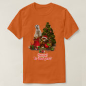 De kerstman is dat jij Meerkat kerstcadeau hebt. T-shirt (Design voorkant)