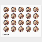 De kerstman kijkt door een raam ronde sticker (Vel)