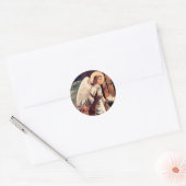 De kerstman kijkt door een raam ronde sticker (Envelop)