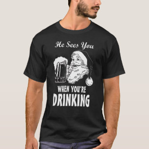 De kerstman ziet je als je kerst drink t-shirt