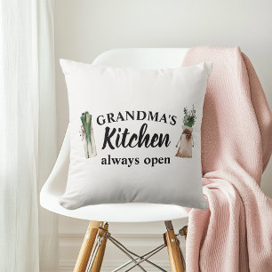 De keuken van de moderne grootmoeder is altijd ope kussen