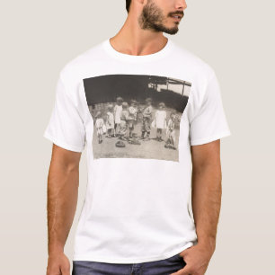 De Kinder Speling van 1920 op het honkbalveld van  T-shirt