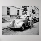 De Kingfish - Huey Long with zijne auto - 1935 Poster (Voorkant)