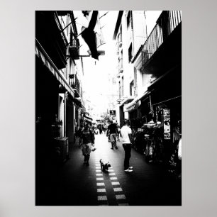 De kleine hond op straat poster