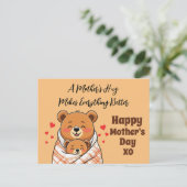 De knuffel van een moeder maakt alles beter briefkaart (Staand voorkant)