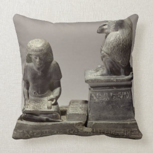 De koninklijke schrijver Nebmertuf schrijft onder  Kussen