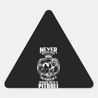 De kracht van een vrouw met een Pitbull Driehoek Sticker
