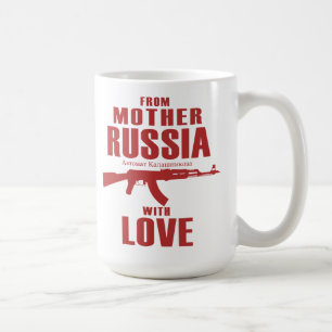 De la mère Russie avec la tasse de l'amour AK