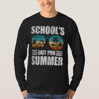 De laatste dag van de schoolschool uitkleden in de t-shirt