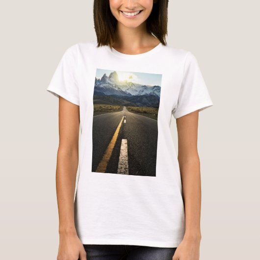 De lange weg naar het Fitzroy-gebergte - Ruta 40 T-shirt (Voorkant)