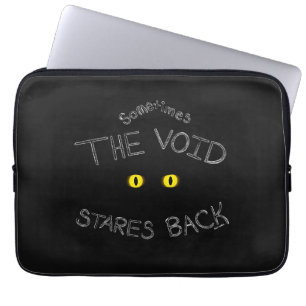 De leegte staart terug laptop sleeve