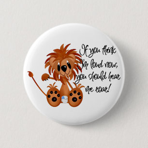 De Leeuw van het baby hoort me de T-shirts en de g Ronde Button 5,7 Cm