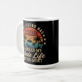 De legende heeft een grappig retro-ontwerp koffiemok (Voorkant links)