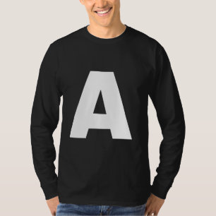De letter A hoofdletter gewoon wit vetgedrukt T-shirt