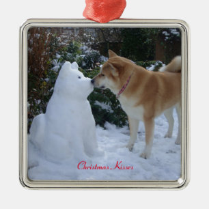 de leuke akita het kussen seizoengebonden foto van metalen ornament