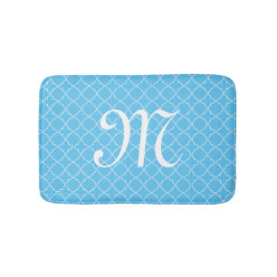 De lichtblauwe badmat van het monogram quatrefoil