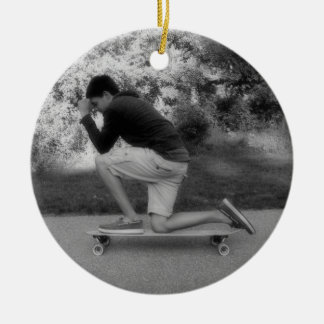De longboard pose keramisch ornament
