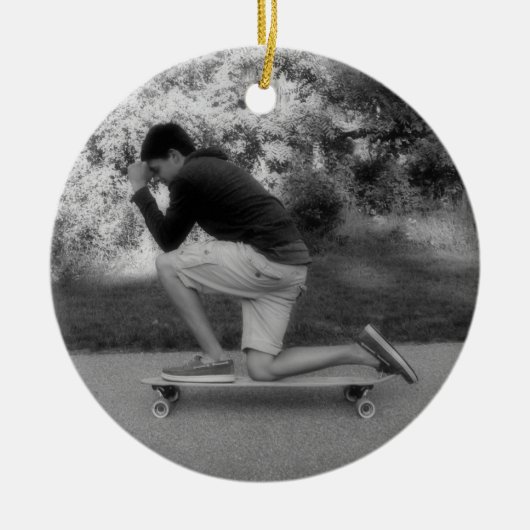 De longboard pose keramisch ornament (Voorkant)