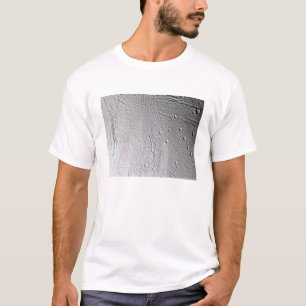 De maan van Saturnus Enceladus 4 T-shirt