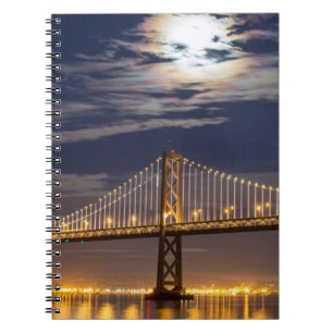 De maan vanavond over de Brug van de baai Notitieboek