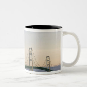 De Mackinac-brug overspant de Straits of 3 Tweekleurige Koffiemok