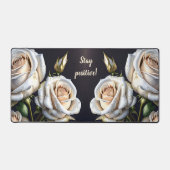 De magnifiques roses blanches aux détails dorés (Recto)