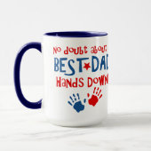 De mains la meilleure tasse de papa vers le bas (Gauche)