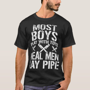 De meeste jongens spelen met speelgoed Echte Manne T-shirt