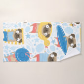De mignons carlins en vacances. motif avec carlin  (Serviette de bain)