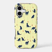 De mignons chatons bleus et des poissons rouges